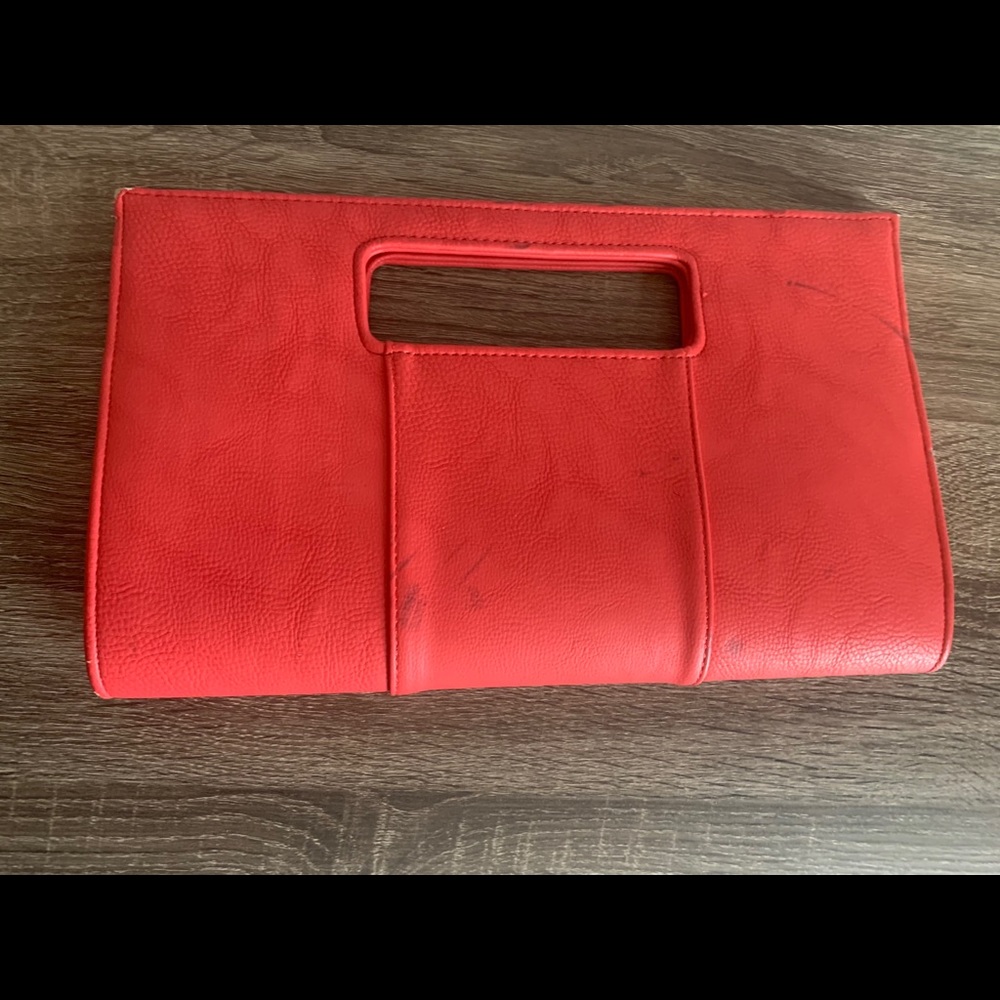 Pretty coral clutch